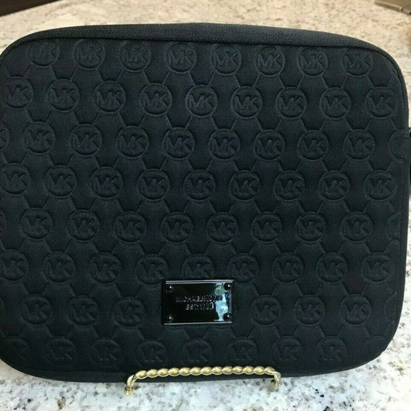 Michael Kors Handbags - Auth Michael Kors Handbag Neoprene Ipad crossbody